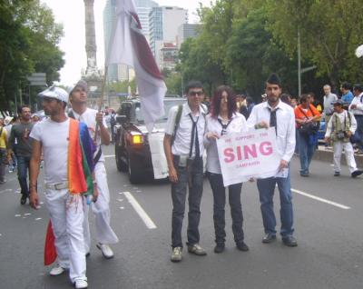 SING se da a conocer en México, en la marcha internacional contra homofobia y discriminación.